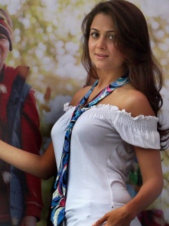 AmritaArora281129.jpg